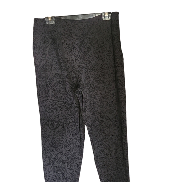 Talbot, Women's black floral Embroidered, side zipper, high rise pants. Size 16. - Picture 6 of 11